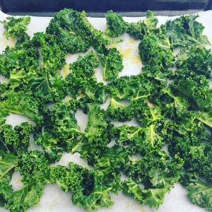 chips kale with lime and curry